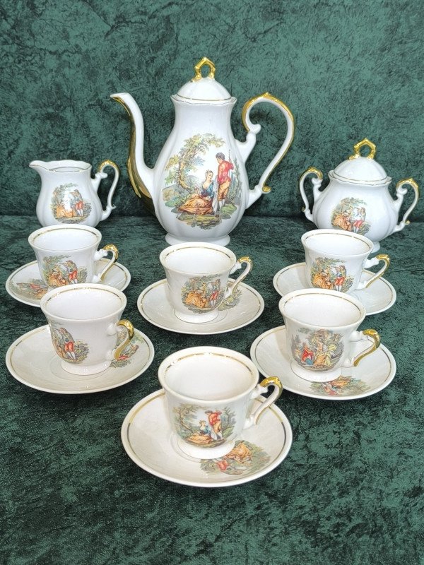 قديم طقم قهوة انتيك روميو وجوليت an antique Romeo and Juliet coffee set".