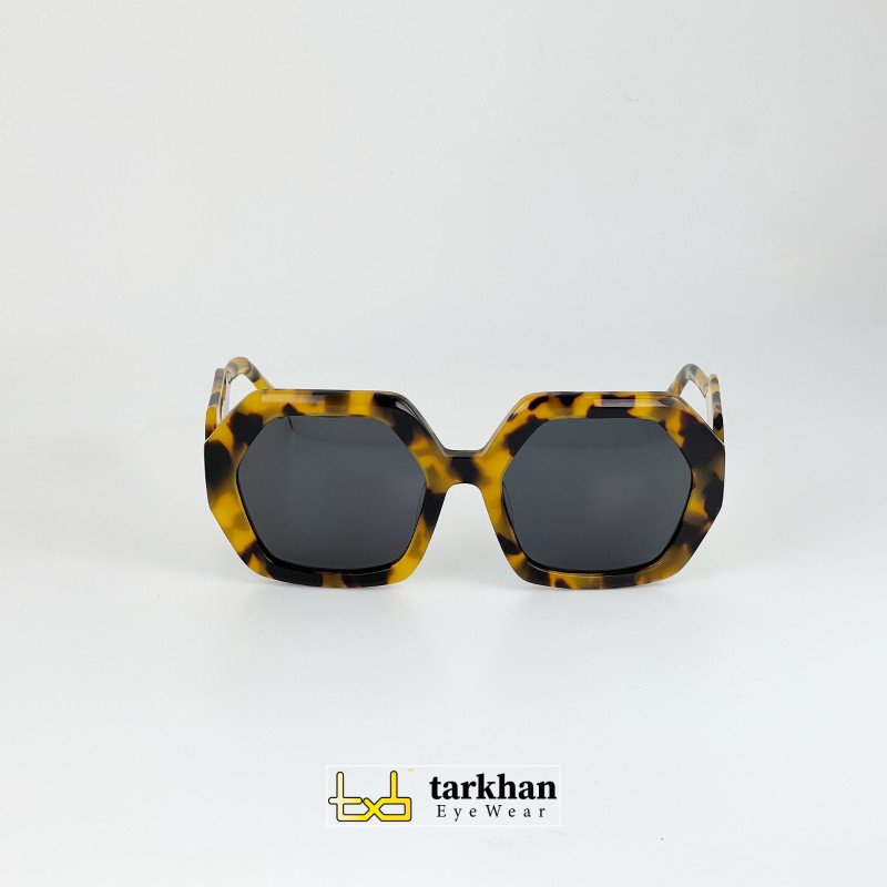 نظارة شمسية سداسية بنقشة التورتويس – من "تارخان آي وير" Tortoise Hexagonal Sunglasses – by Tarkhan Eyewear