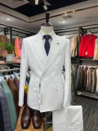 البدلة البيضاء الملكية – جرأة وأناقة فاخرة I White Royal Suit – Bold Luxury Elegance