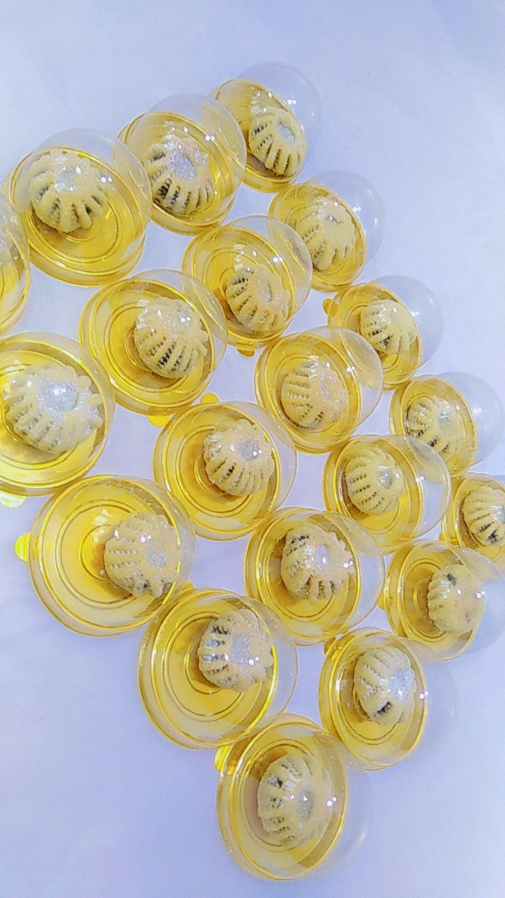 معمول العيد في علب ضيافة خاصة فيه