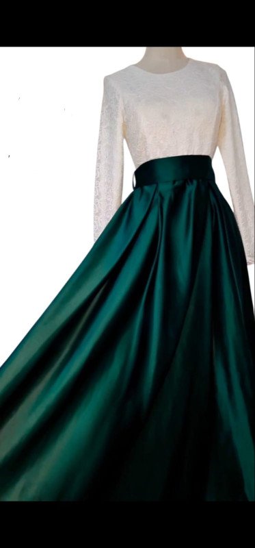 فستان أبيض مع زيتي ساتان | White Dress with Olive Satin