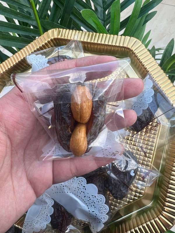 تمر محشي مكسرات  1 كيلو Stuffed Dates with Nuts 1kg