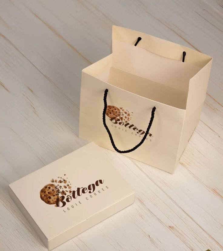 أكياس كرتون فخمة  Luxury Cardboard Bags
