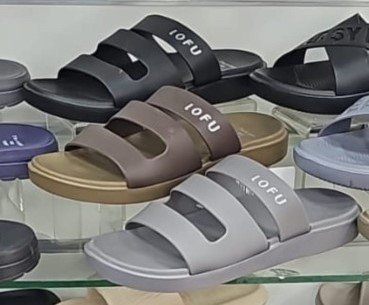 سليبر رجالي عالي الجودة – "راحة تدوم وأناقة تكتمل بها إطلالتك" High-Quality Men’s Slippers – “Lasting Comfort with Timeless Style”