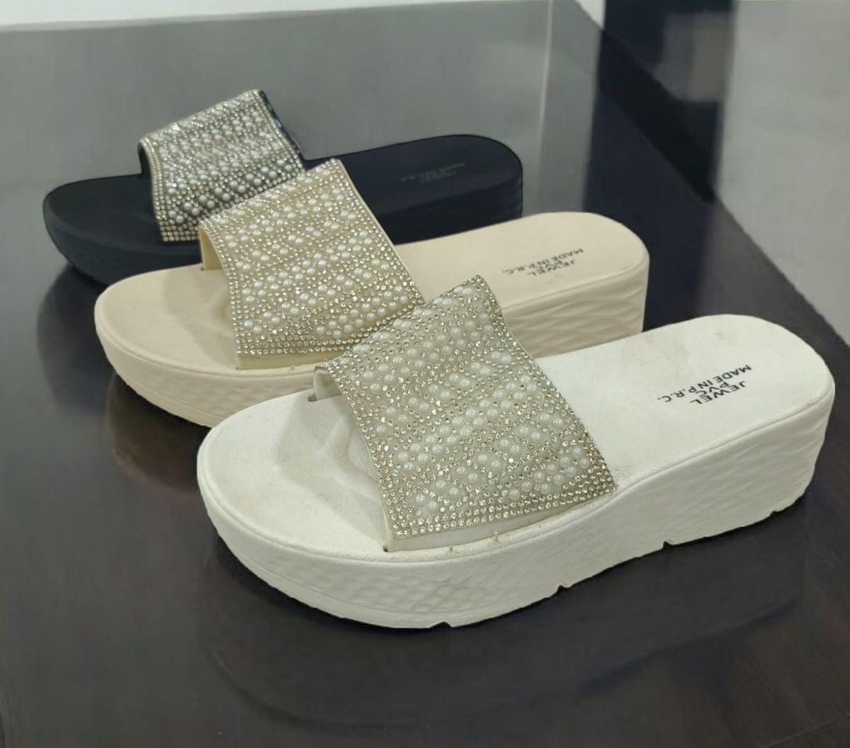 سليبر نخب مميز – "راحة وجودة تليق بك" Premium Slippers – “Comfort & Quality That Stand Out”