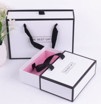 طقم أكياس كرتون فخمة – 3  Luxury Cardboard Bags Set – 3