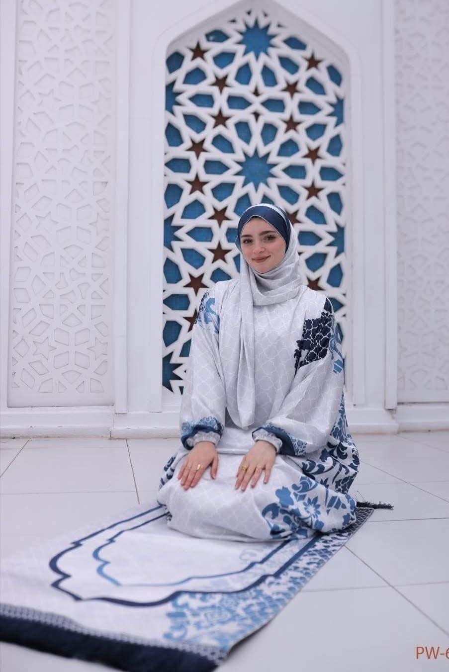 طقم إسدال ستان مع سجادة صلاة Satin Prayer Set with Prayer Mat