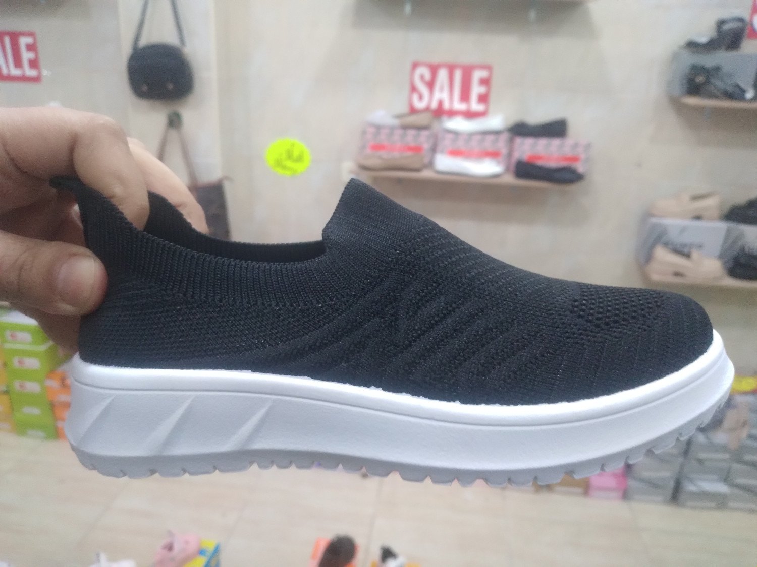 شوز أطفال كتان ولادي وبناتي – "أناقة خفيفة وعملية يومية" Kids’ Canvas Shoes (Boys & Girls) – “Light Style for Everyday Fun”