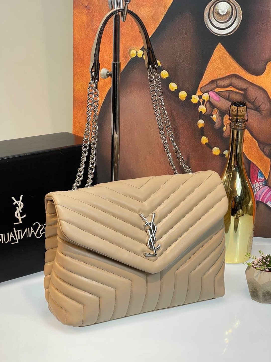حقيبة YSL الكبيرة – فخامة المساحة والأناقة الفرنسية YSL Large Bag – Spacious Luxury with French Elegance