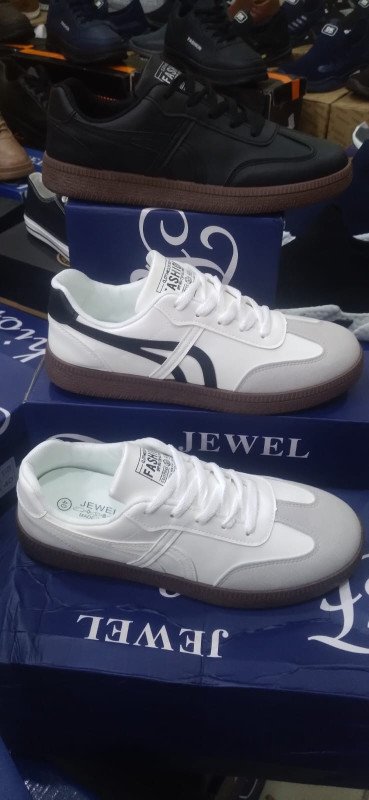 بوط رجالي تصميم سامبا – "فخامة الترند" Men’s Samba-Inspired Boots – "Trend Luxe"
