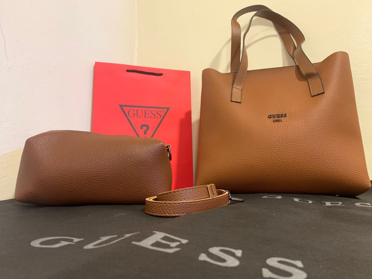 Guess حقيبة الكبيرة | Guess Big Bag