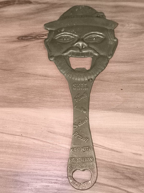 فتاحة مشروبات نحاس قديمة جدا "very old brass bottle opener".