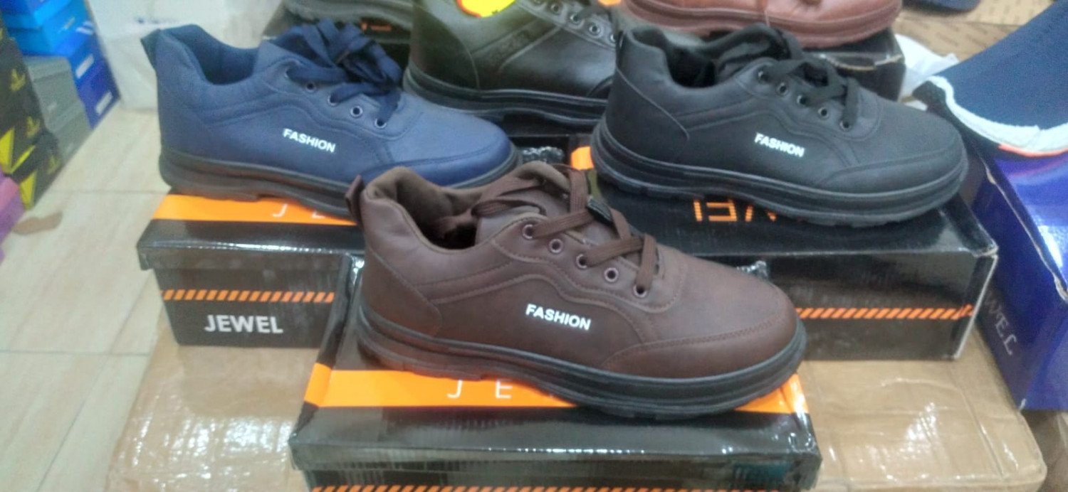 بوط رجالي نخب أول – "أناقة وجودة بثبات عالي" Premium Men’s Boots – “Top-Grade Style with Reliable Comfort
