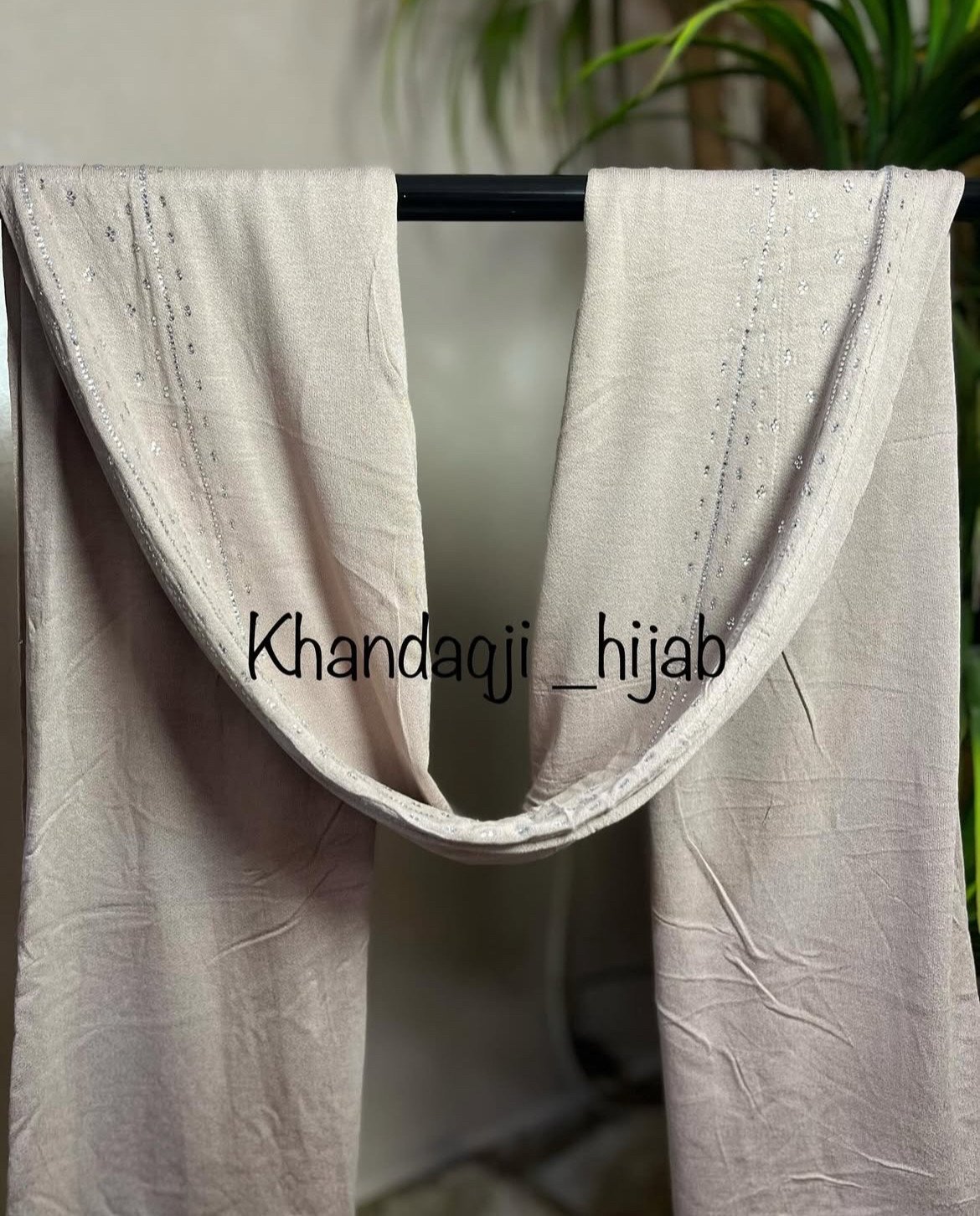 حجاب قطن كويتي مع ستراس صغير – Kuwaiti Cotton Hijab with Fine Rhinestones