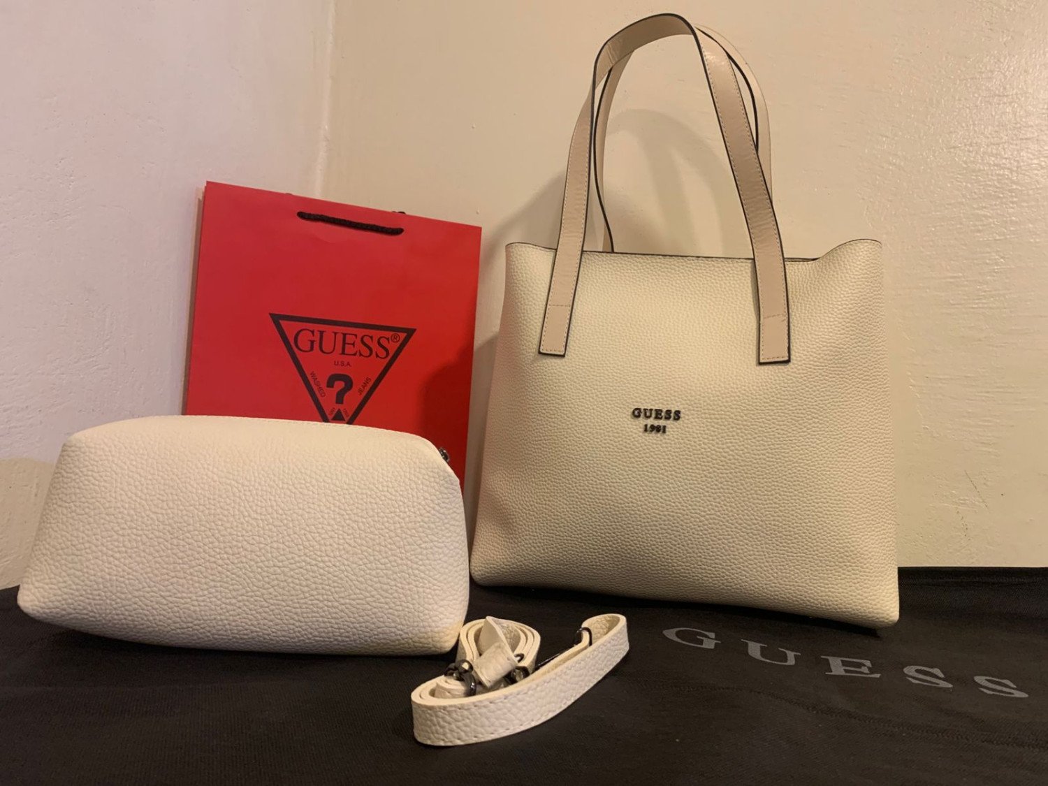 bags guess Big  حقيبة  الكبيرة – تصميم عملي وأناقة يومية